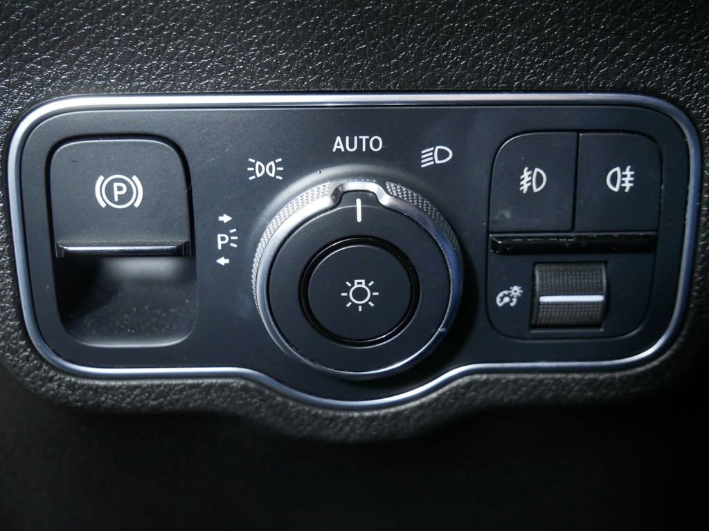 Used 2021 Mercedes-Benz GLB 250 4MATIC image 25