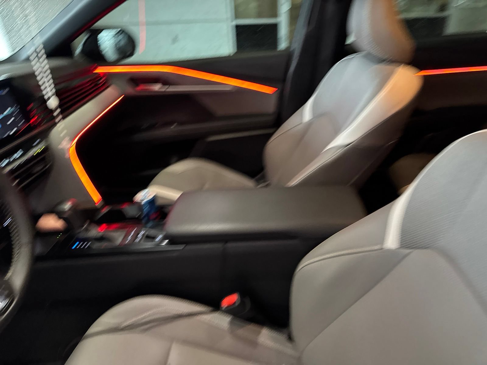 Used 2025 Toyota Camry SE w/ Convenience Package FWD image 5