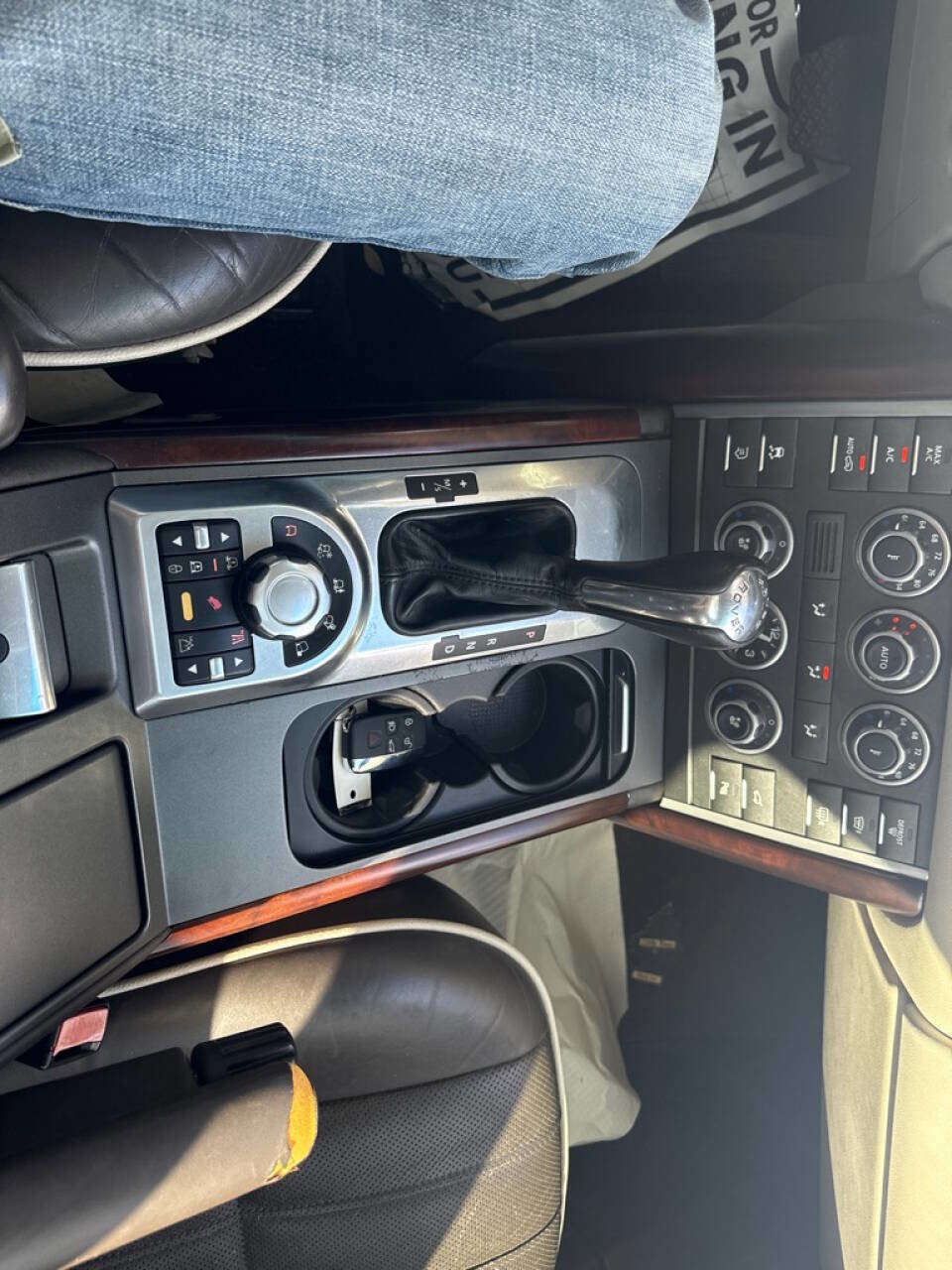 Used 2010 Land Rover Range Rover HSE LUX image 12