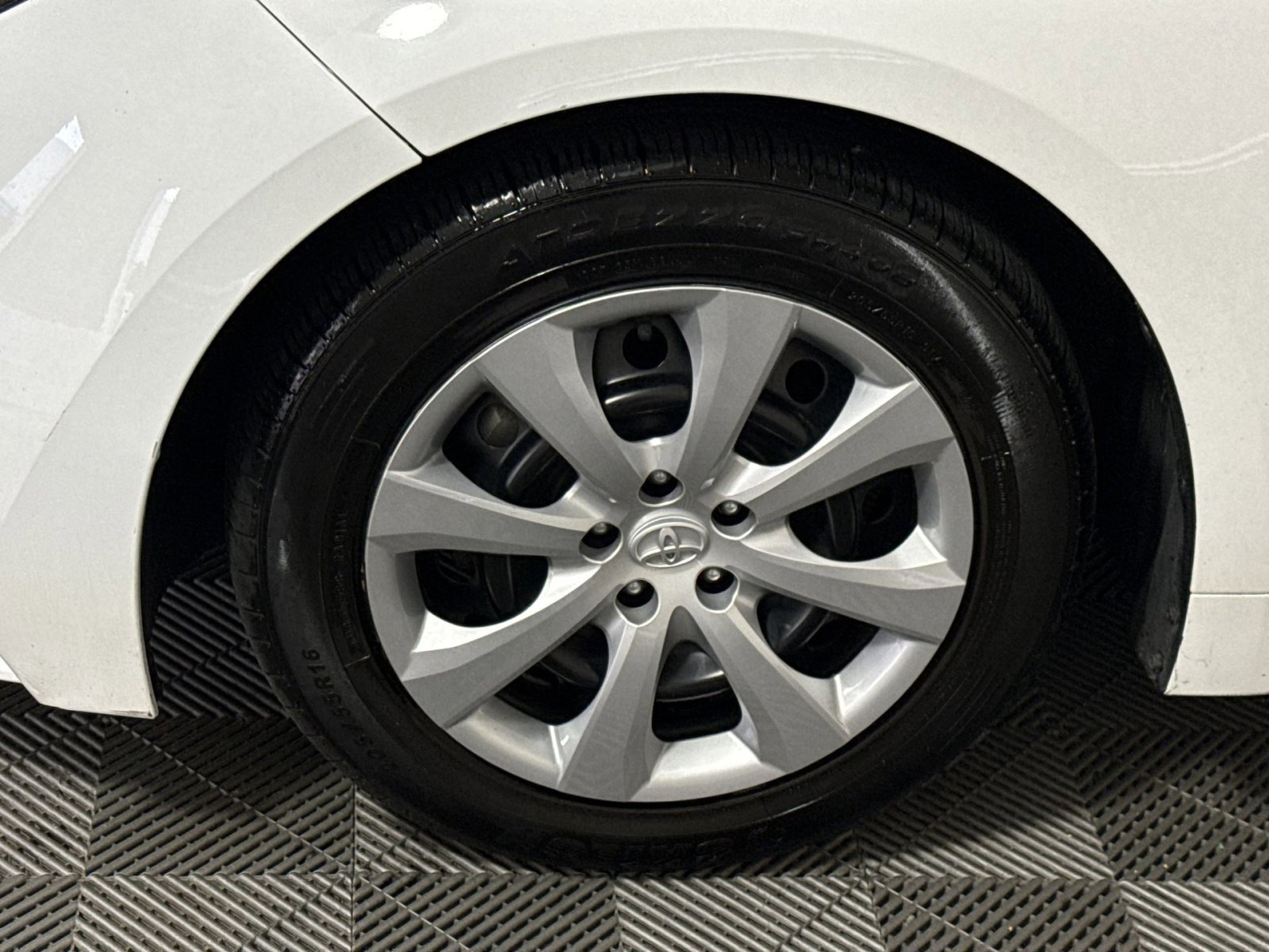 Used 2023 Toyota Corolla LE FWD image 12