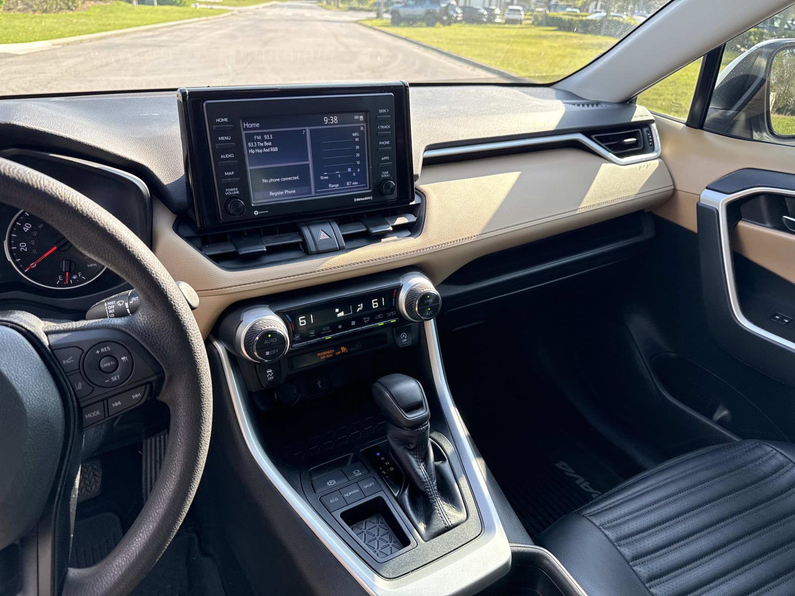 Used 2021 Toyota RAV4 XLE w/ Convenience Package image 25