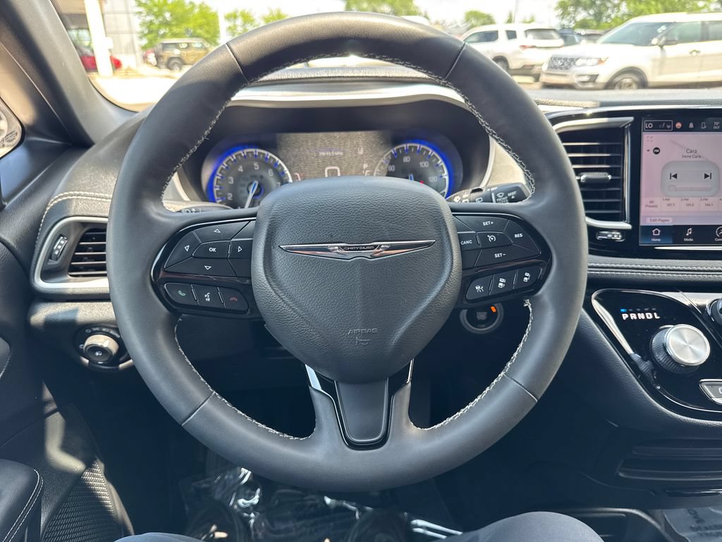 Certified 2023 Chrysler Pacifica Touring-L w/ S Appearance Package AWD/4WD image 17
