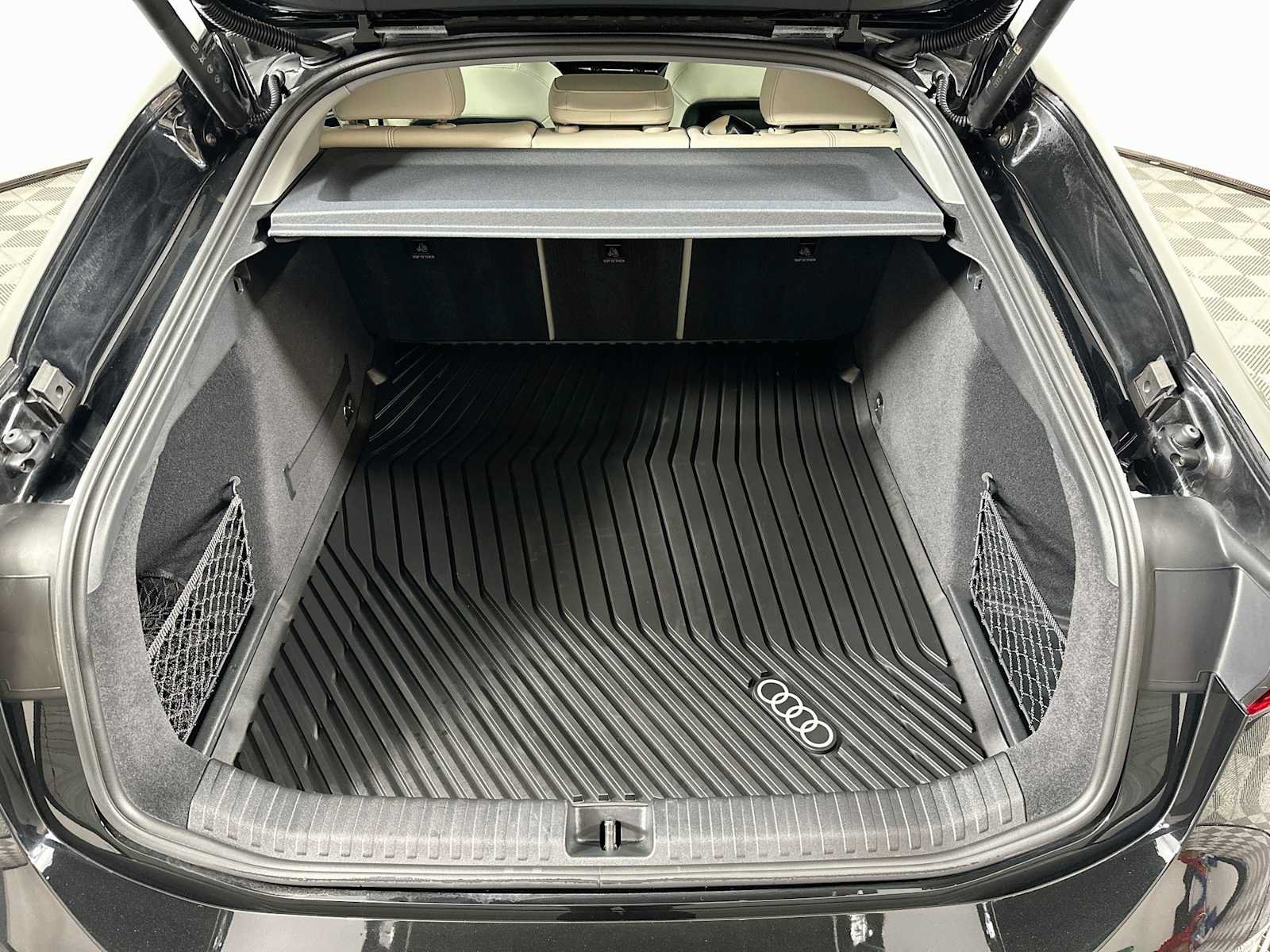 Used 2025 Audi A6 e-tron Premium Plus RWD image 24