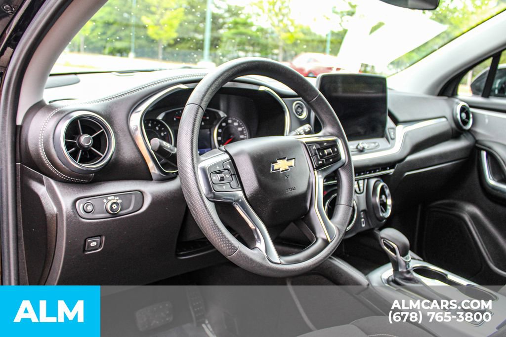 Used 2025 Chevrolet Blazer LT FWD image 32