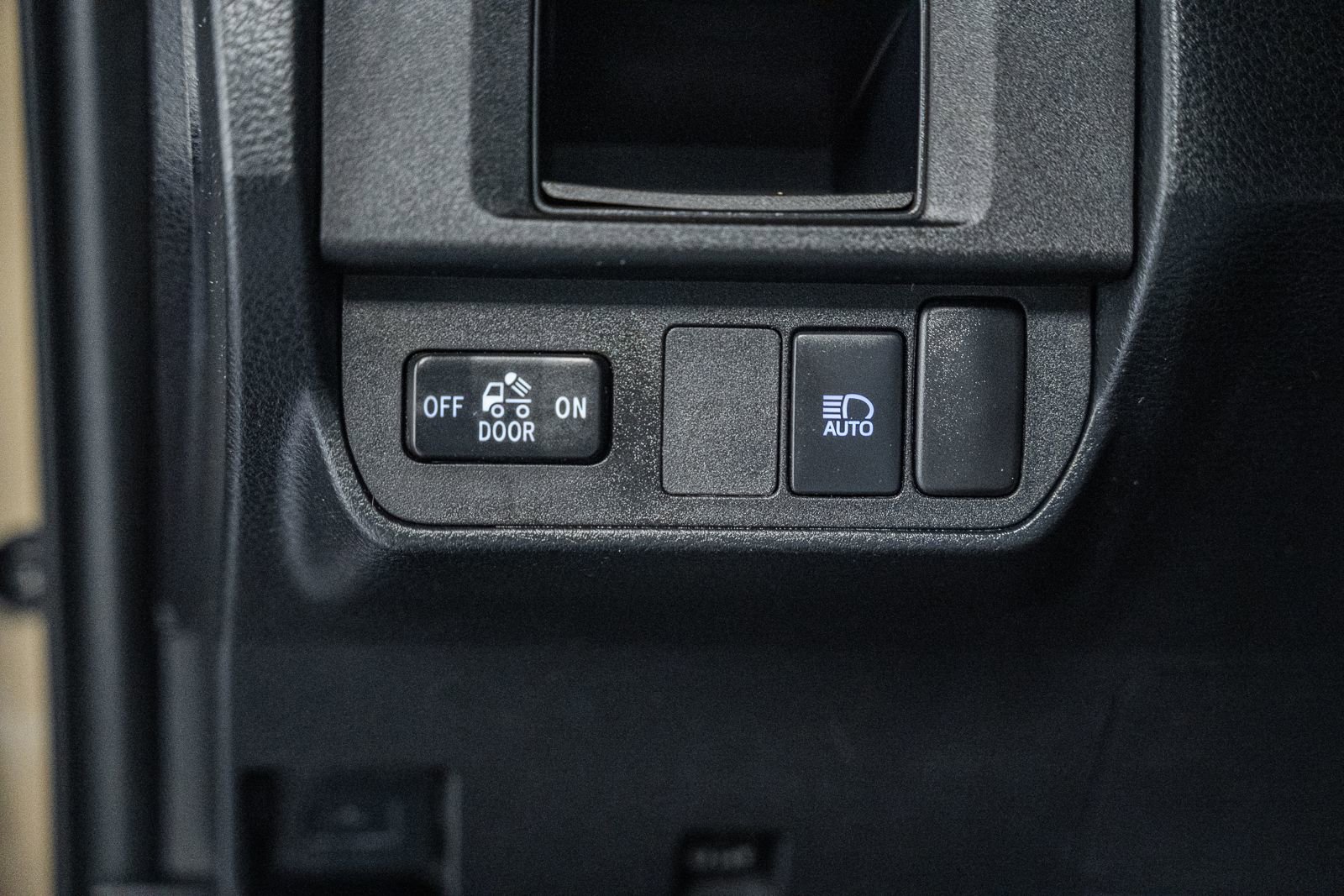 Used 2018 Toyota Tacoma SR5 AWD/4WD image 48