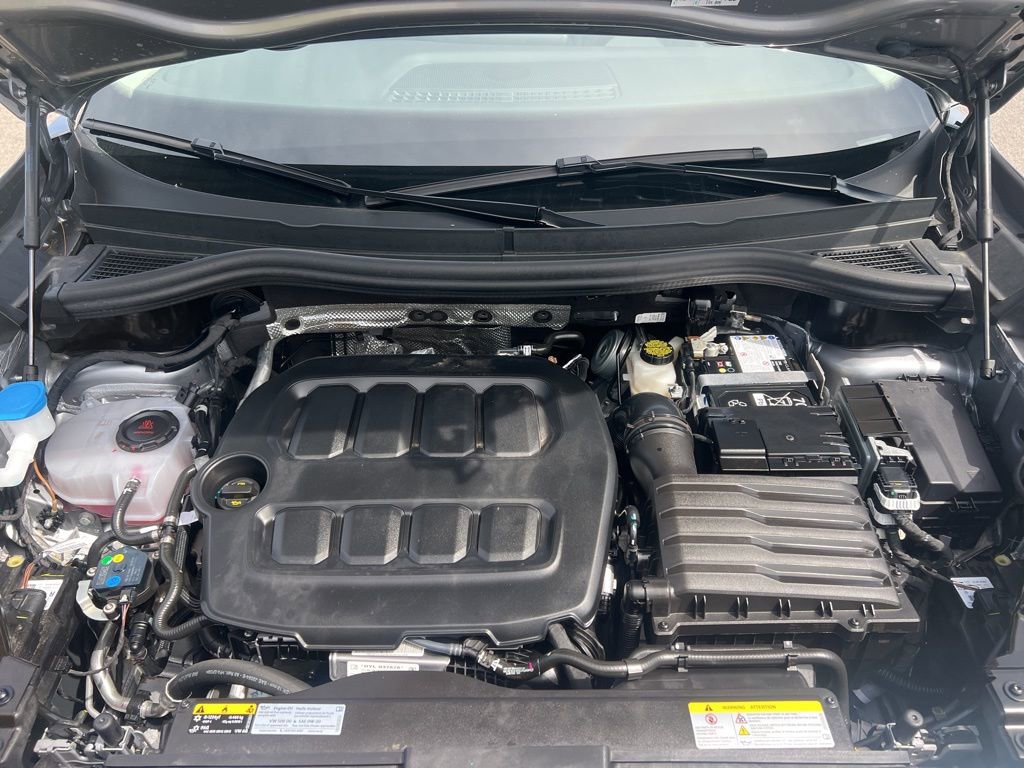 Used 2025 Volkswagen Tiguan SE AWD/4WD image 11
