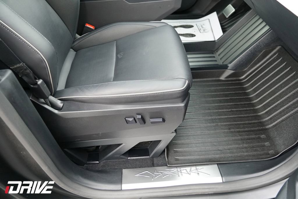 Used 2024 Tesla Cybertruck AWD Crew Cab image 41