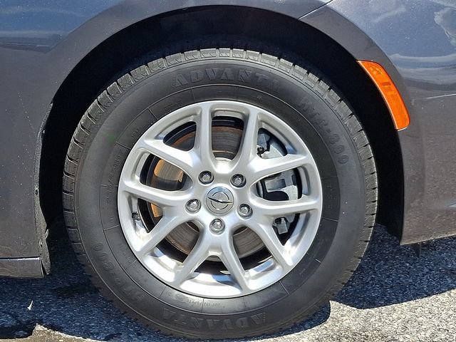 Certified 2023 Chrysler Pacifica Touring-L FWD image 8