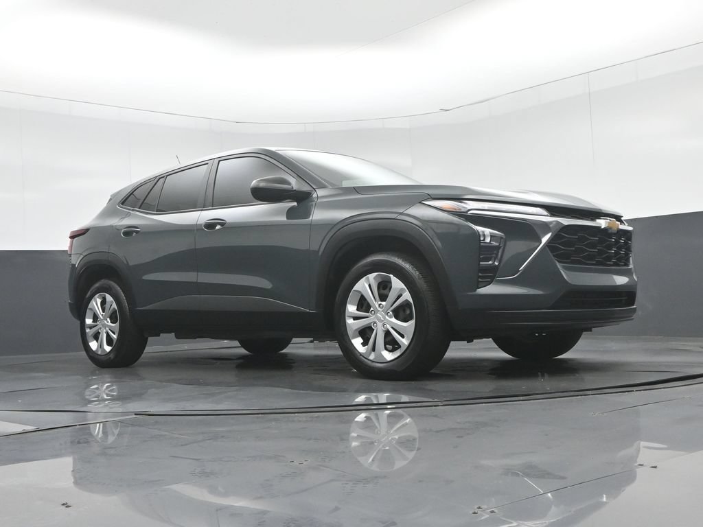 Used 2025 Chevrolet Trax LS FWD image 44