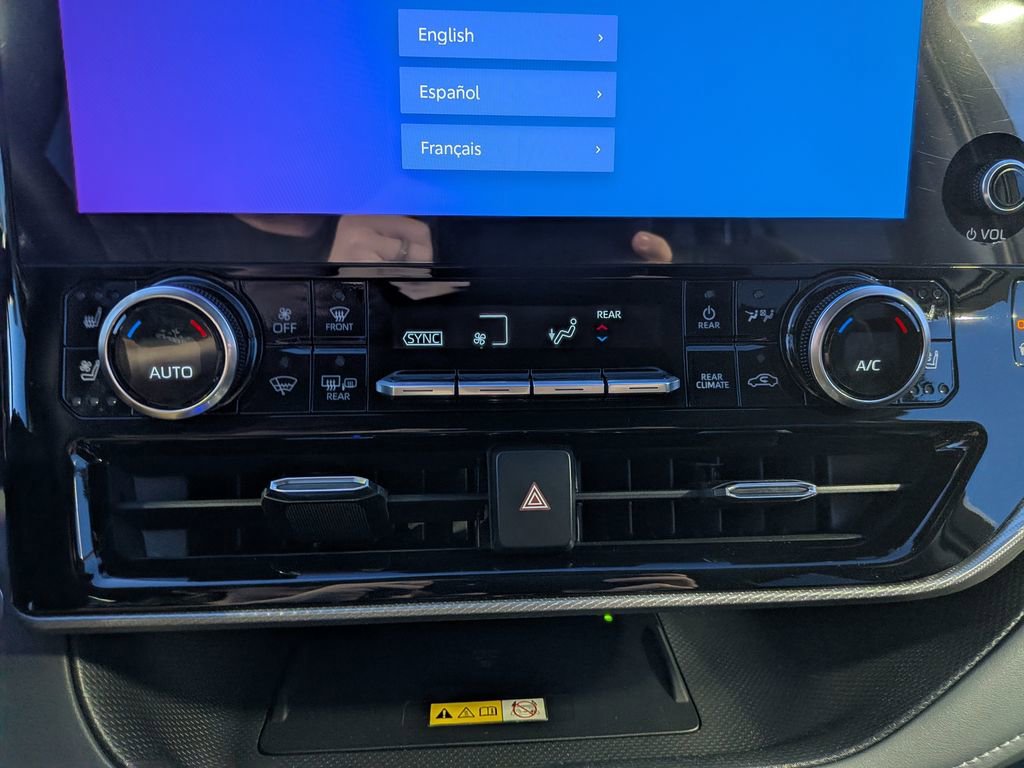 Used 2024 Toyota Highlander Platinum image 21