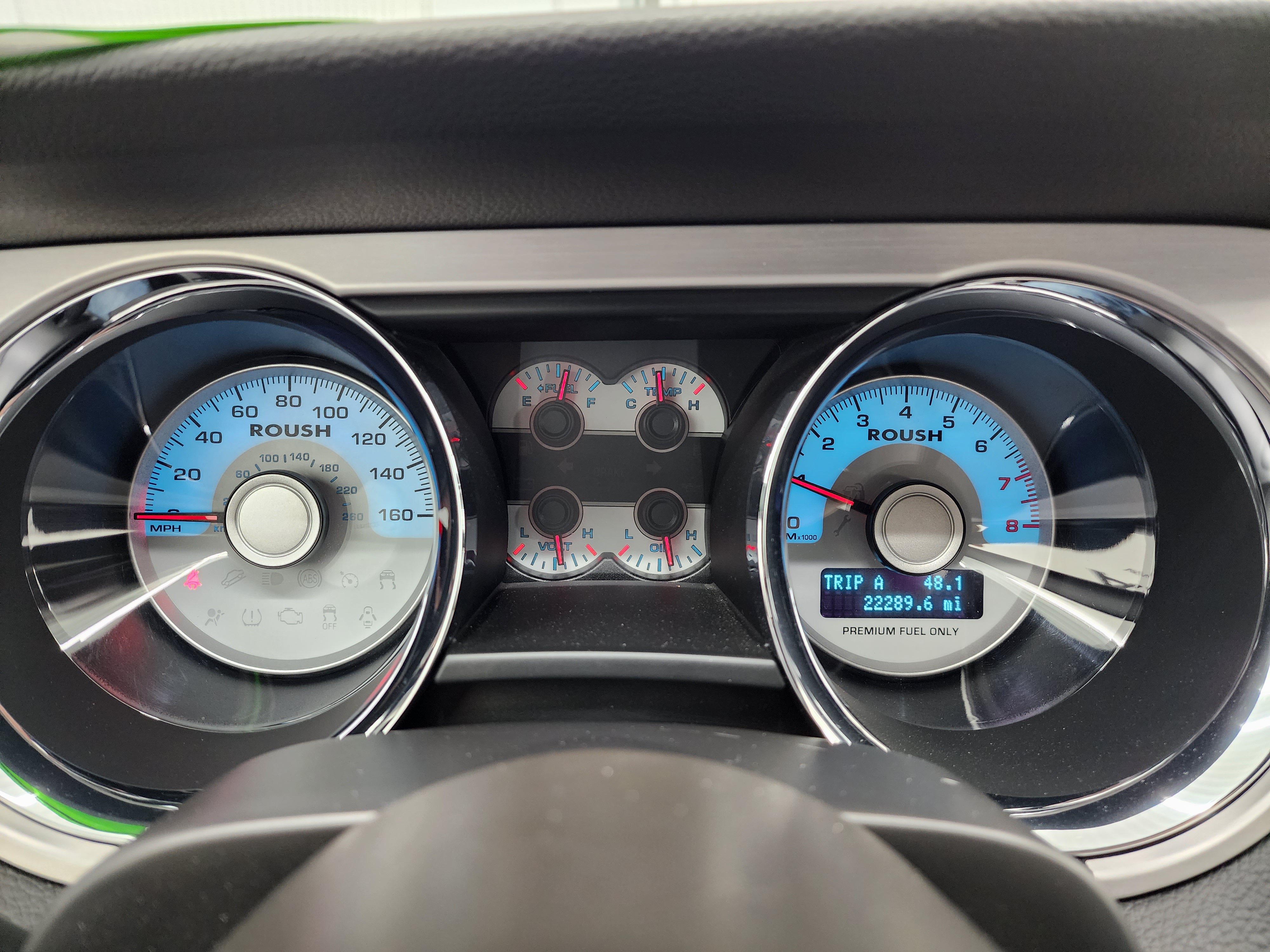 Used 2012 Ford Mustang GT Premium w/ HID Headlamps & Security Pkg RWD image 10