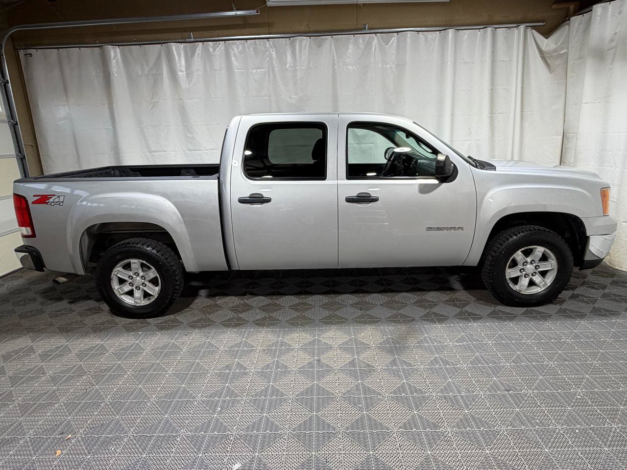 Used 2011 GMC Sierra 1500 SLE w/ Power Tech Package AWD/4WD image 8