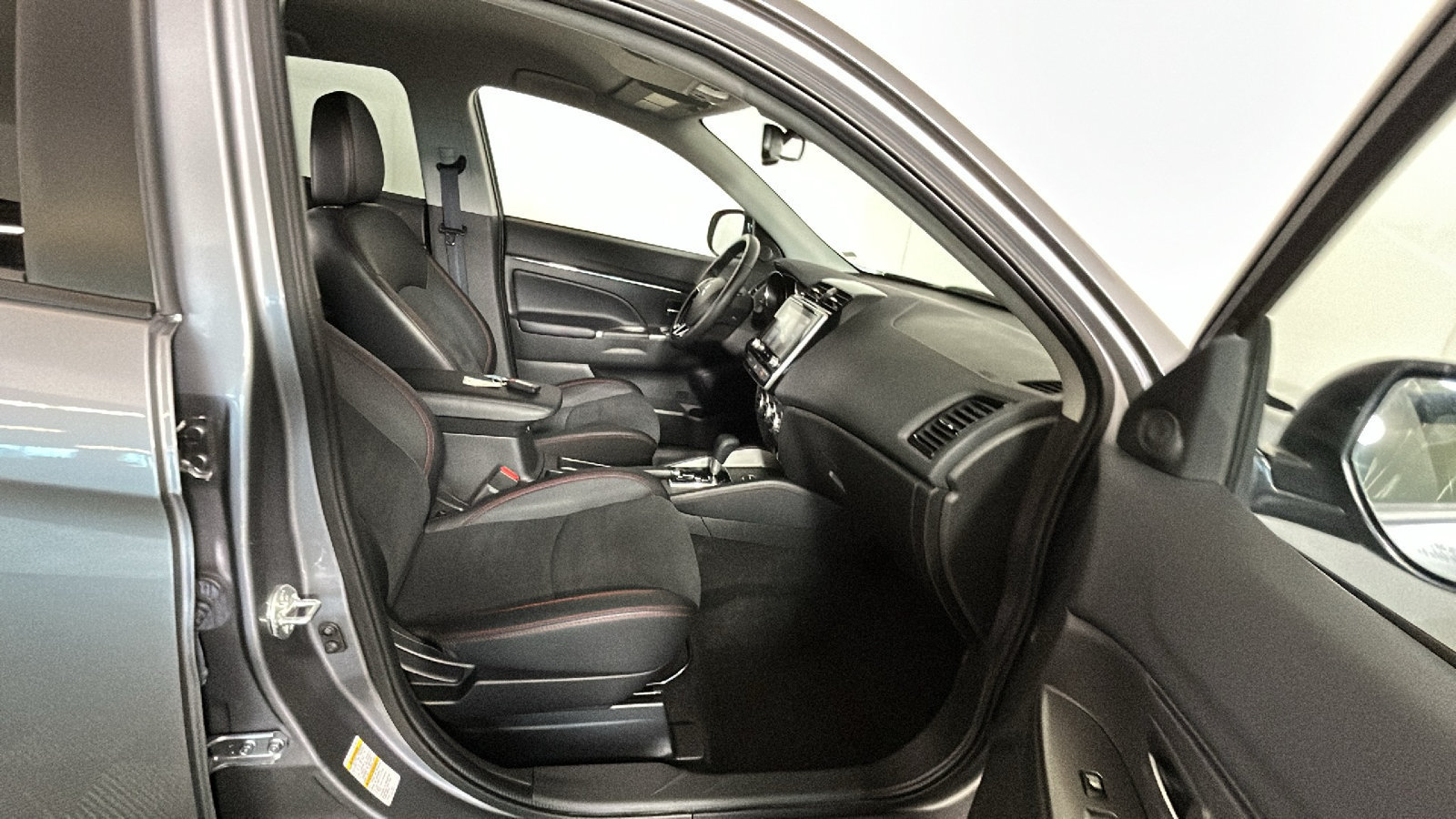 Used 2026 Mitsubishi Outlander Sport SE AWD/4WD image 33
