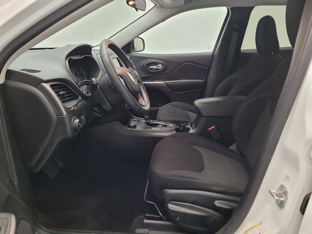 Used 2019 Jeep Cherokee Latitude w/ Popular Appearance Group AWD/4WD image 17