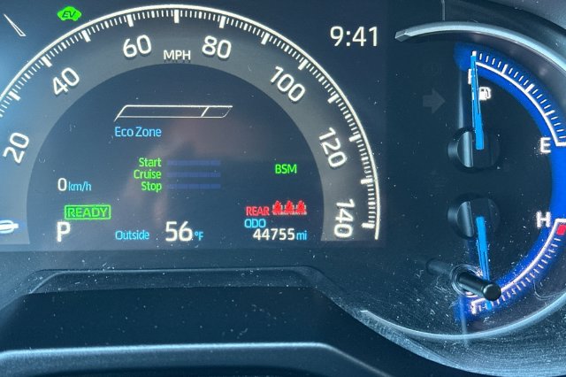 Used 2025 Toyota RAV4 XLE AWD/4WD image 30