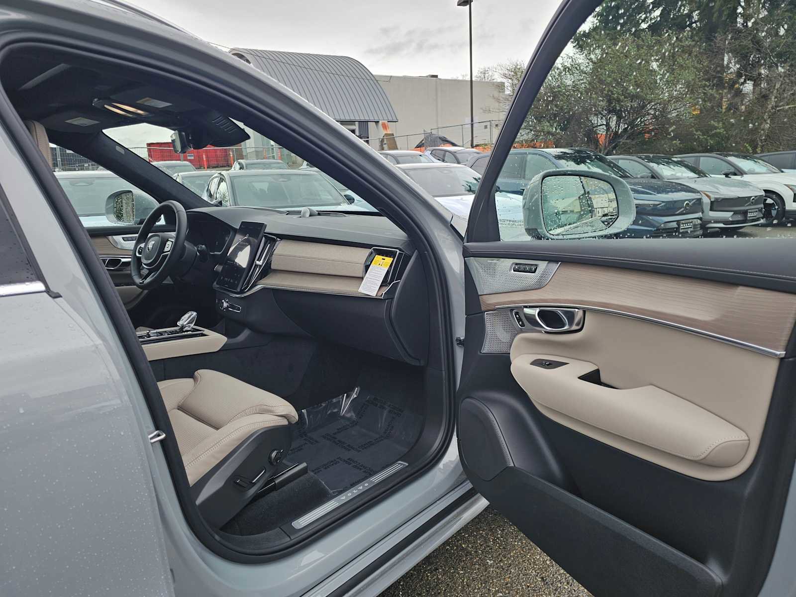 New 2026 Volvo XC90 T8 Ultra w/ Lounge Package image 13