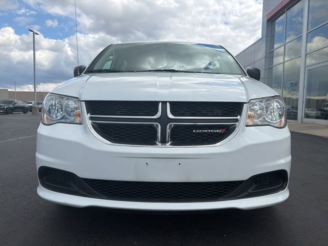 Used 2018 Dodge Grand Caravan SE w/ UConnect Hands-Free Group image 2