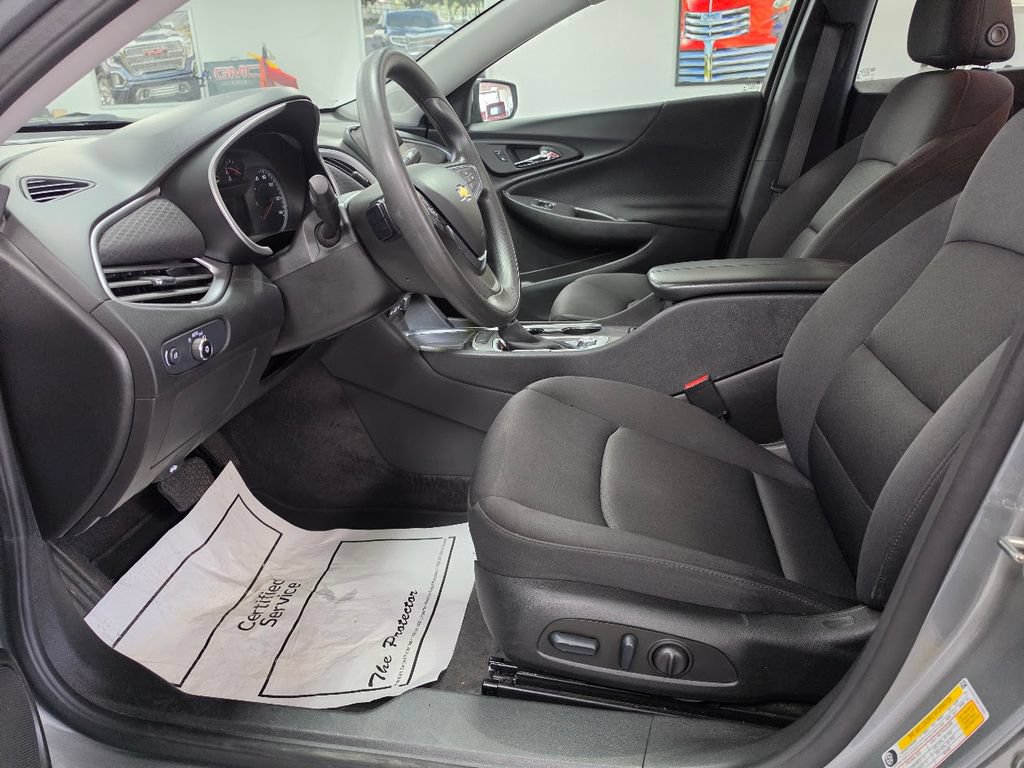Used 2025 Chevrolet Malibu LT FWD image 14