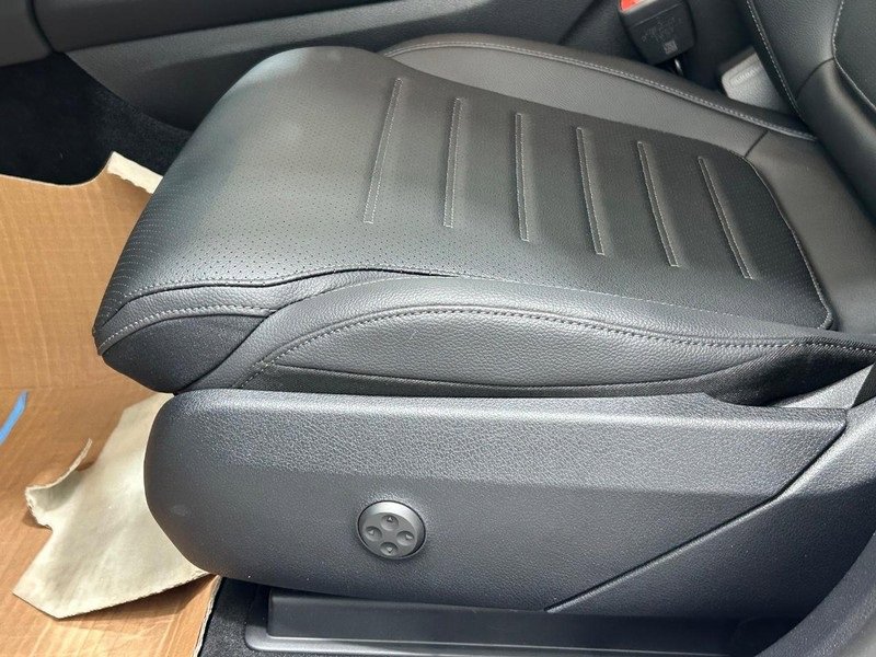 New 2025 Mercedes-Benz GLC 300 4MATIC image 13