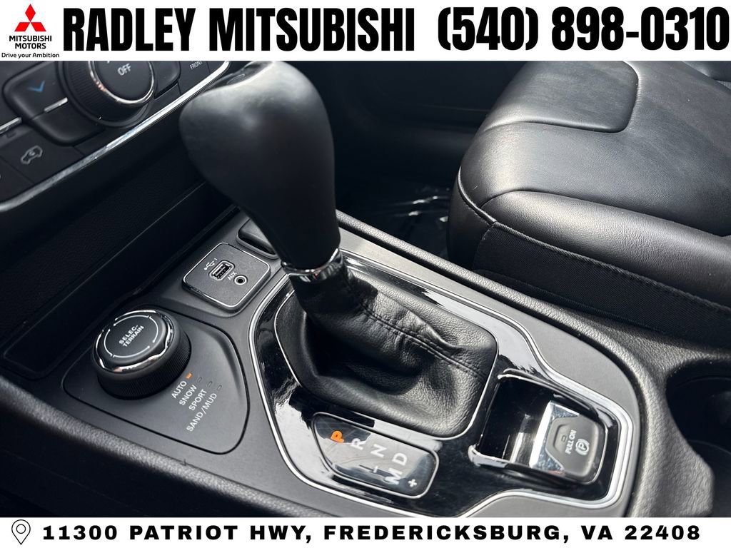 Used 2019 Jeep Cherokee Latitude Plus AWD/4WD image 11