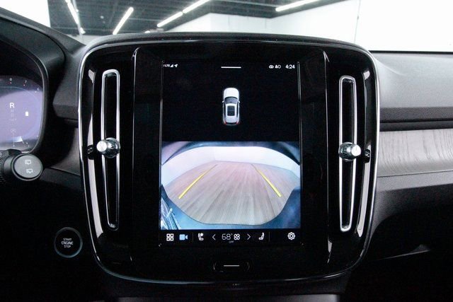 Certified 2025 Volvo XC40 B5 Core image 16