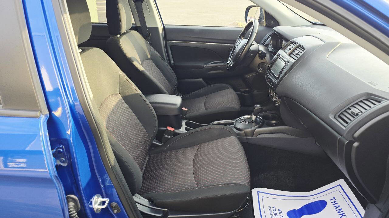 Used 2016 Mitsubishi Outlander Sport SE AWD/4WD image 14