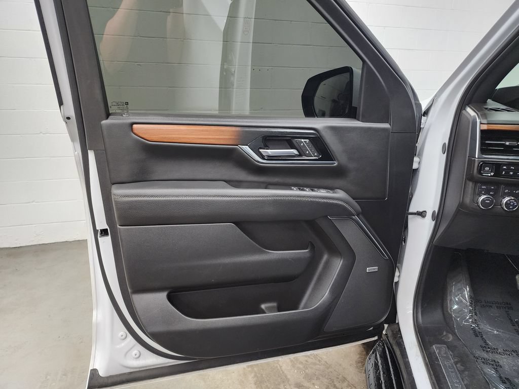 Used 2025 GMC Yukon Denali AWD/4WD image 9