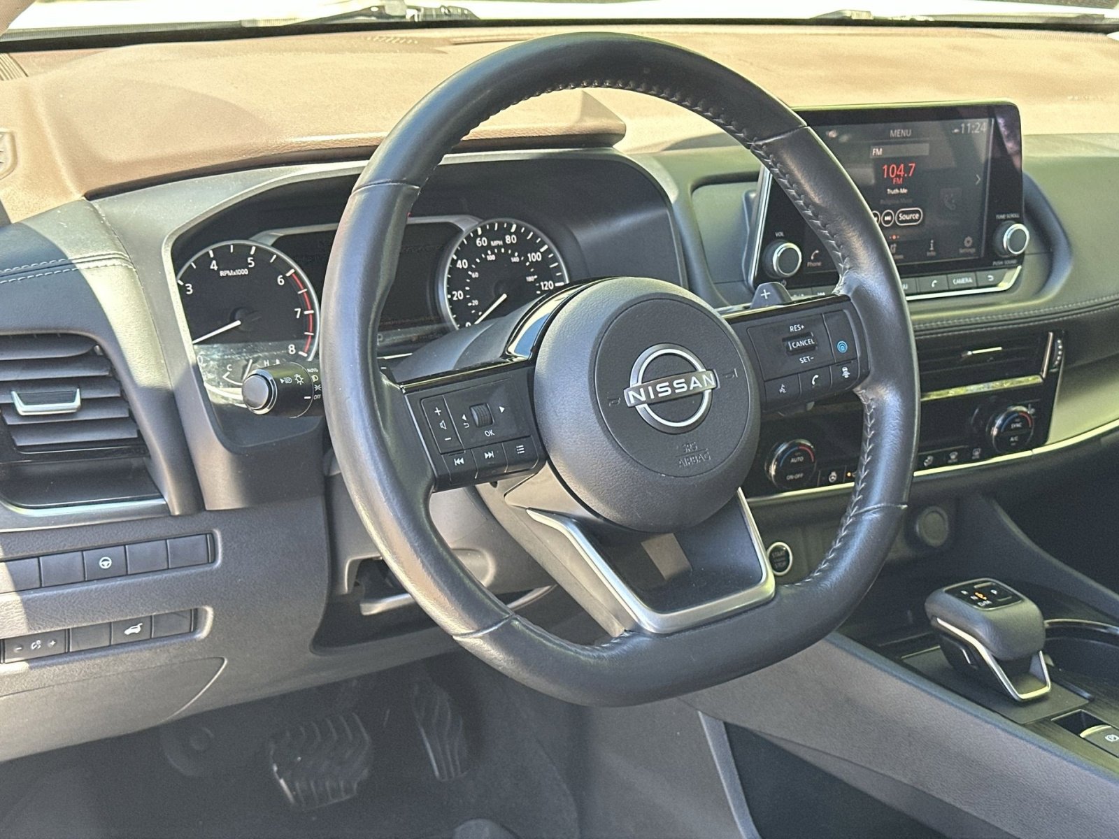 Used 2023 Nissan Rogue SV w/ SV Premium Package FWD image 45