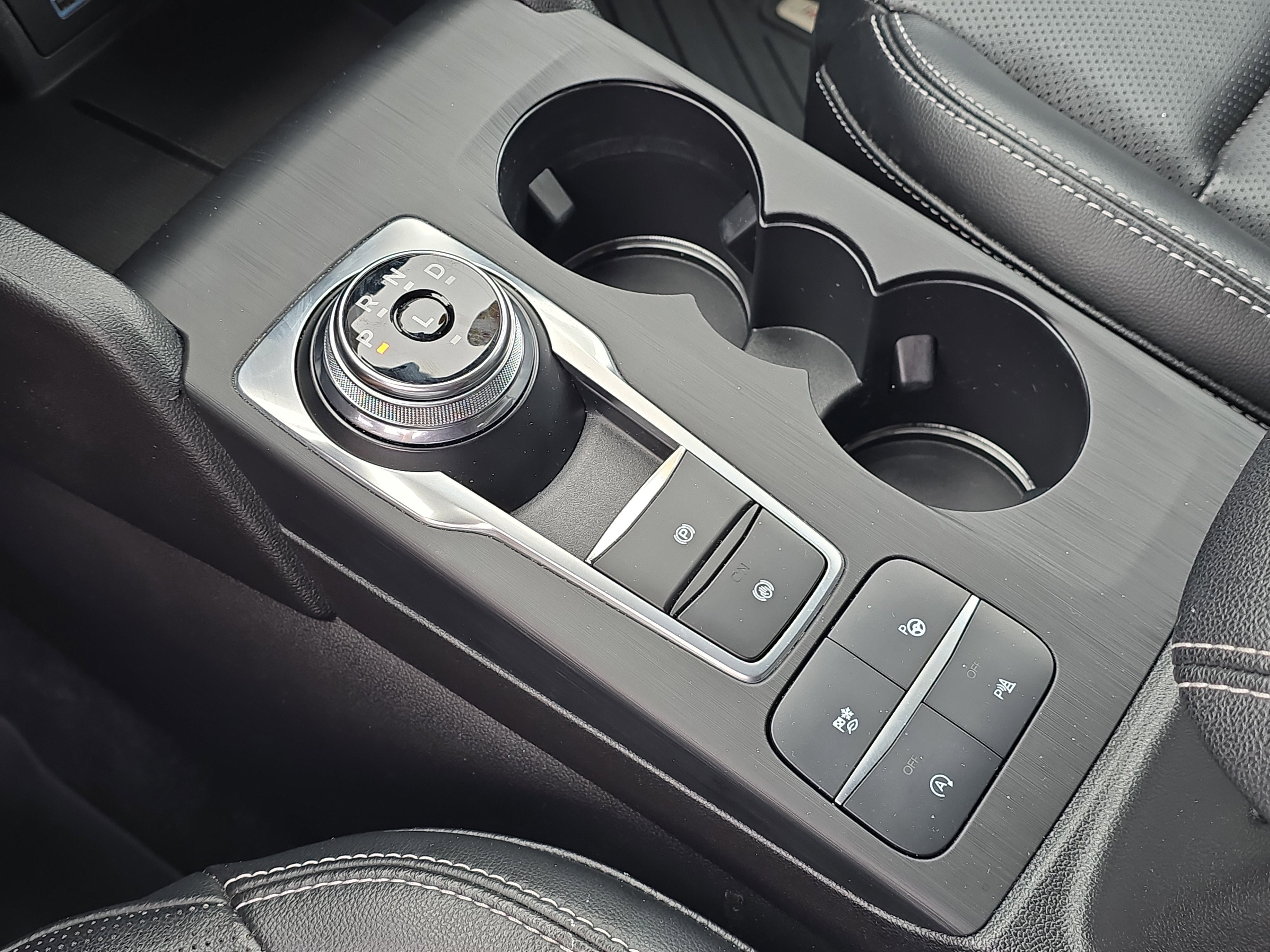 Used 2021 Ford Escape Titanium image 33