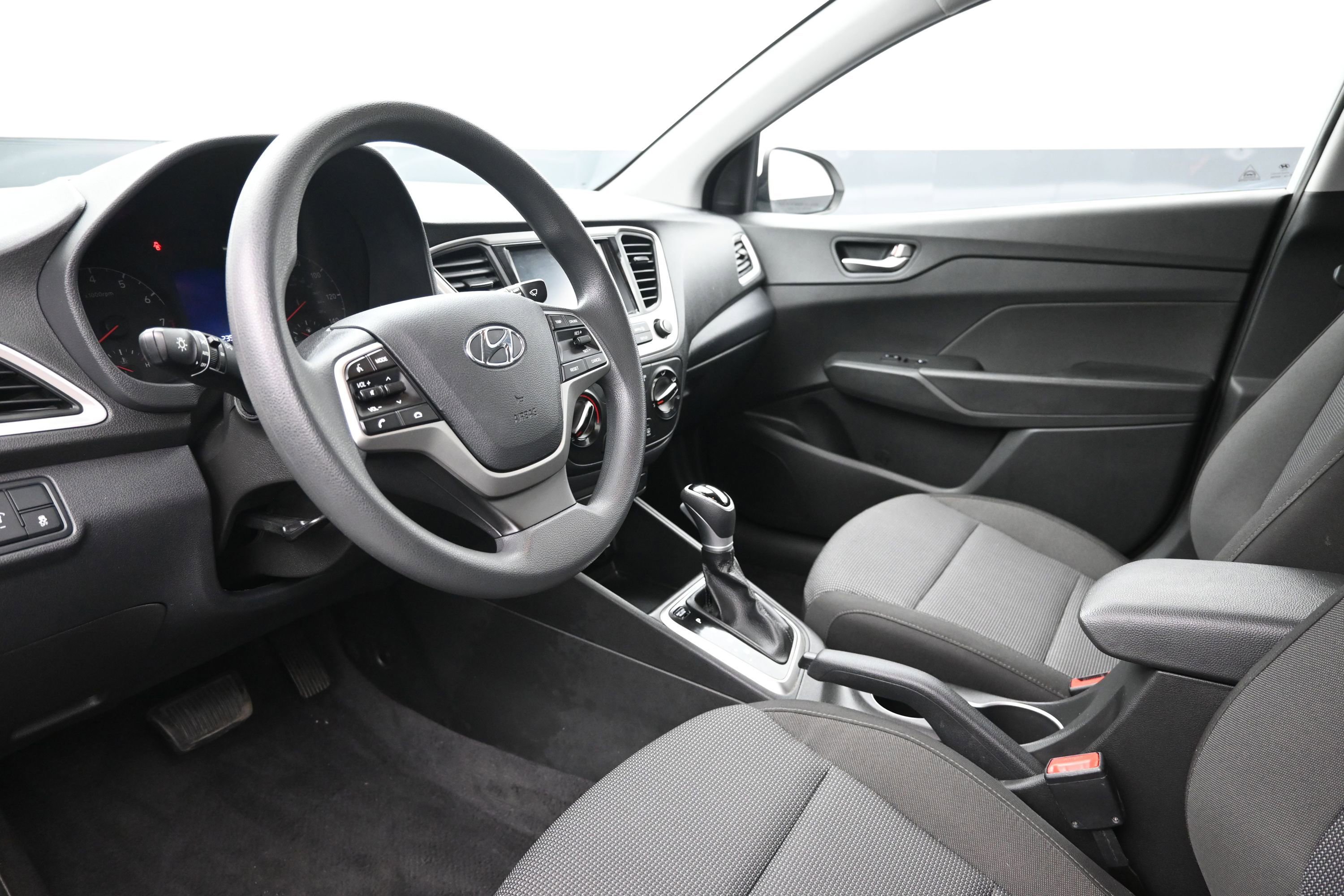 Used 2022 Hyundai Accent SEL w/ Cargo Package FWD image 10