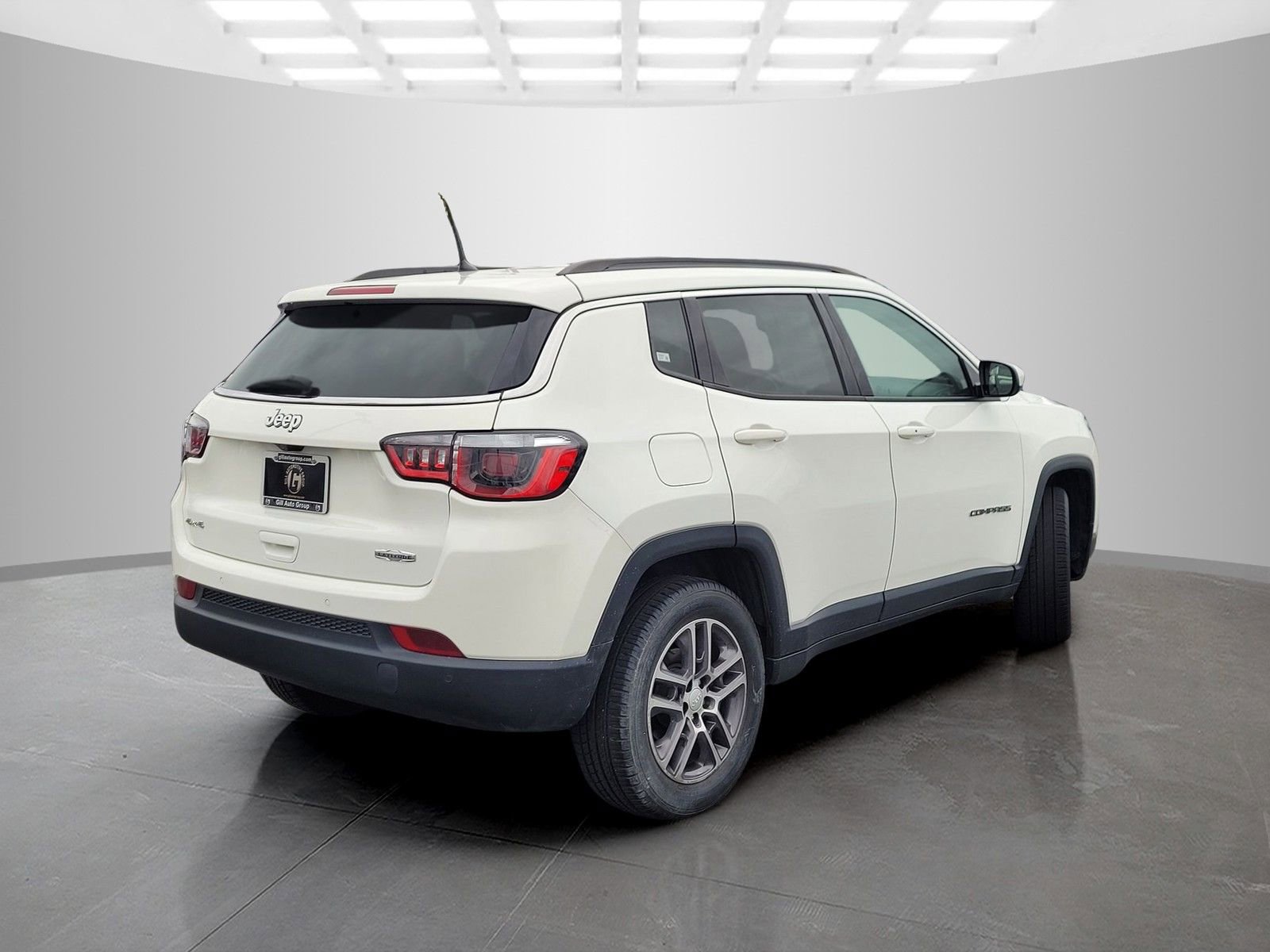 Used 2017 Jeep Compass Latitude w/ Safe & Security Group AWD/4WD image 4