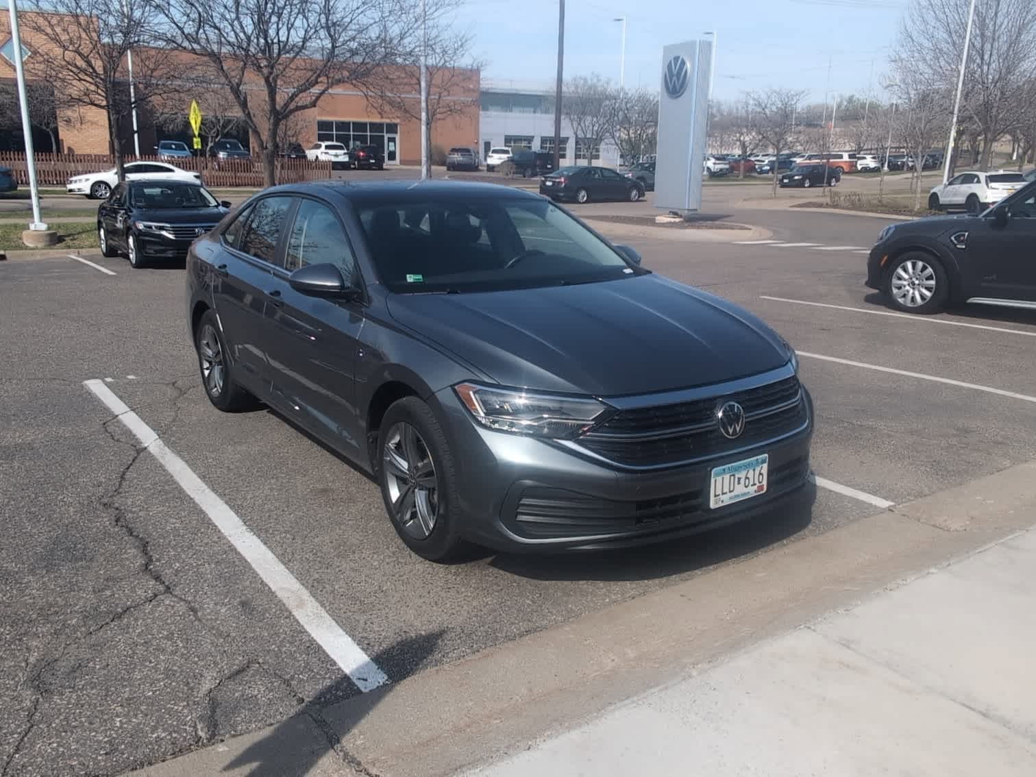 Certified 2023 Volkswagen Jetta SE FWD image 5