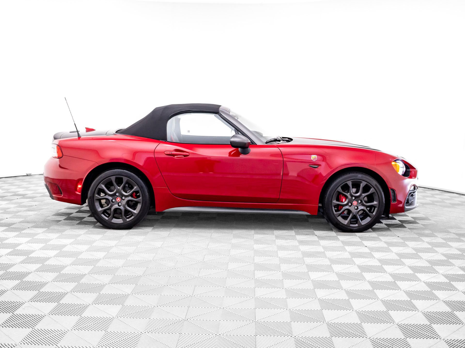 Used 2018 FIAT 124 Spider Abarth w/ Convenience Group RWD image 7
