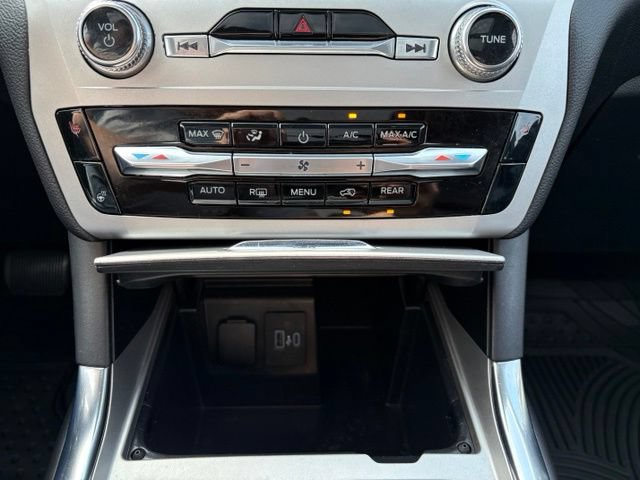 Used 2022 Ford Explorer XLT w/ Equipment Group 202A AWD/4WD image 34
