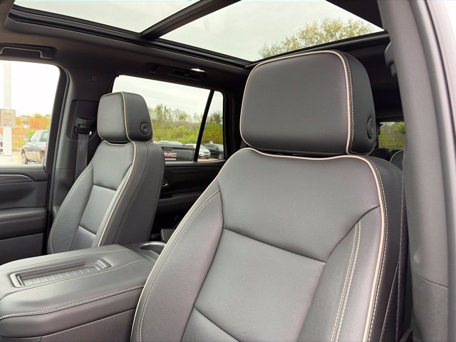 Used 2024 GMC Yukon SLT w/ SLT Premium Package AWD/4WD image 15