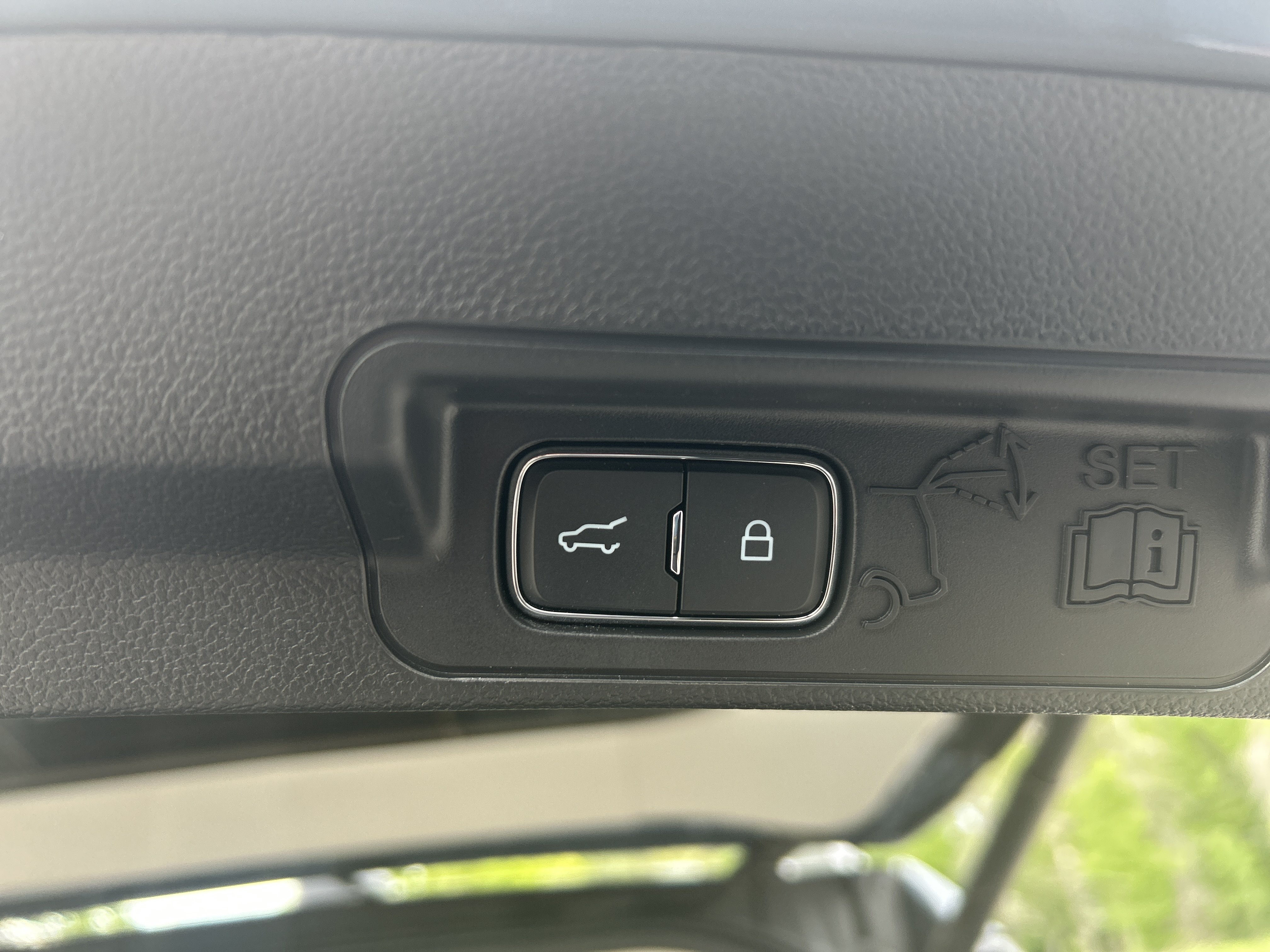 Used 2025 Ford Explorer Active AWD/4WD image 13