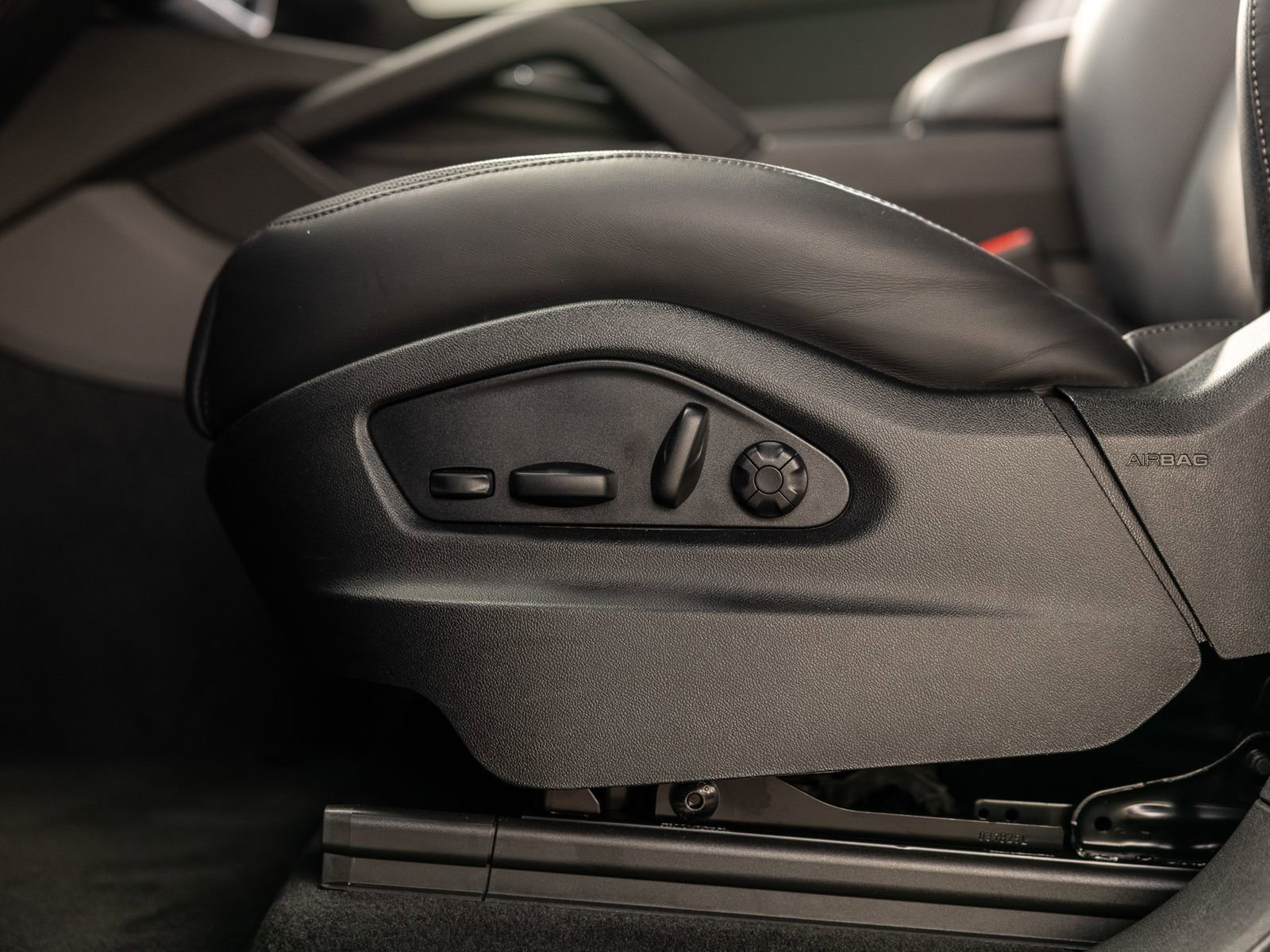 Certified 2025 Porsche Cayenne Coupe image 42