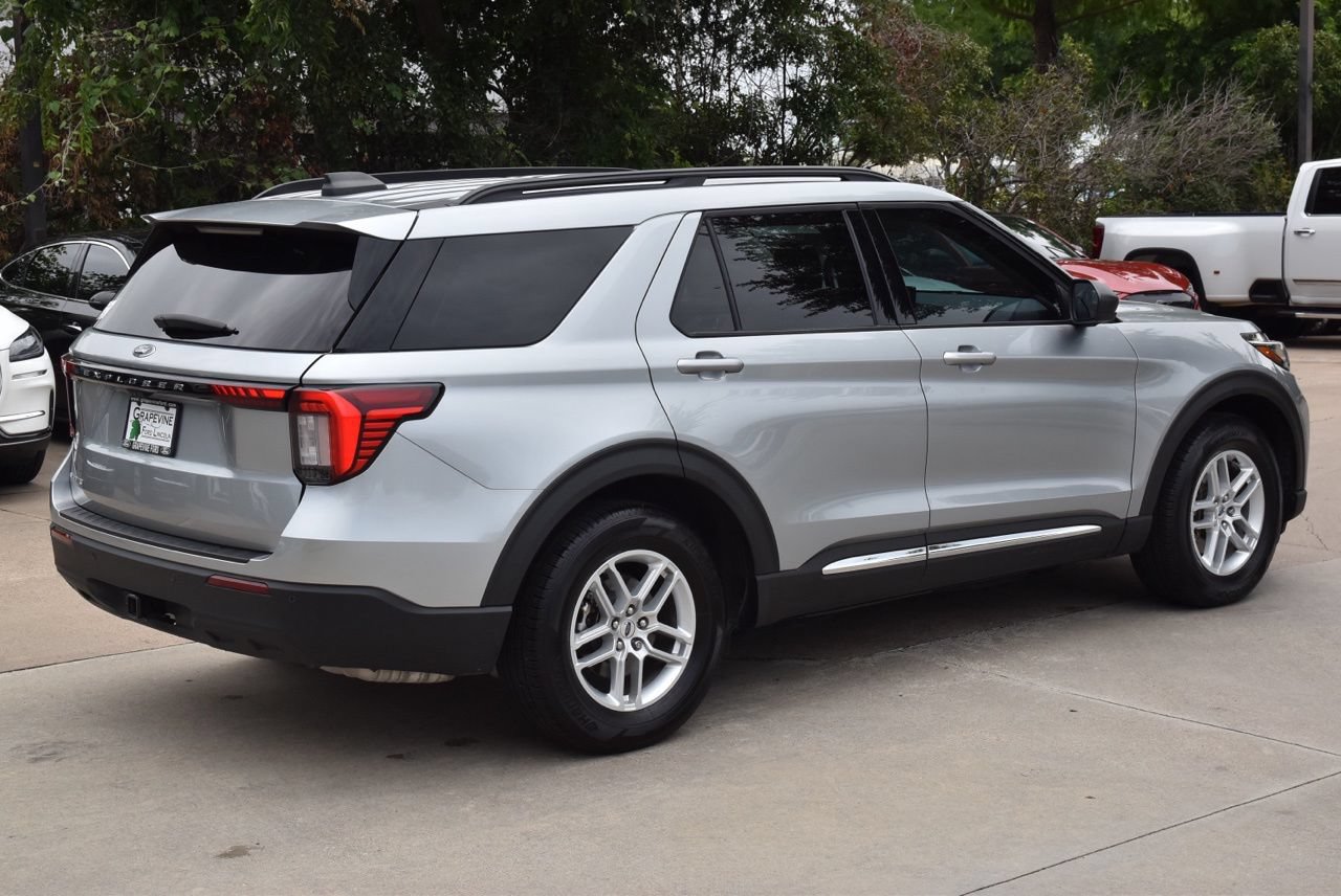 Certified 2025 Ford Explorer Active RWD image 7
