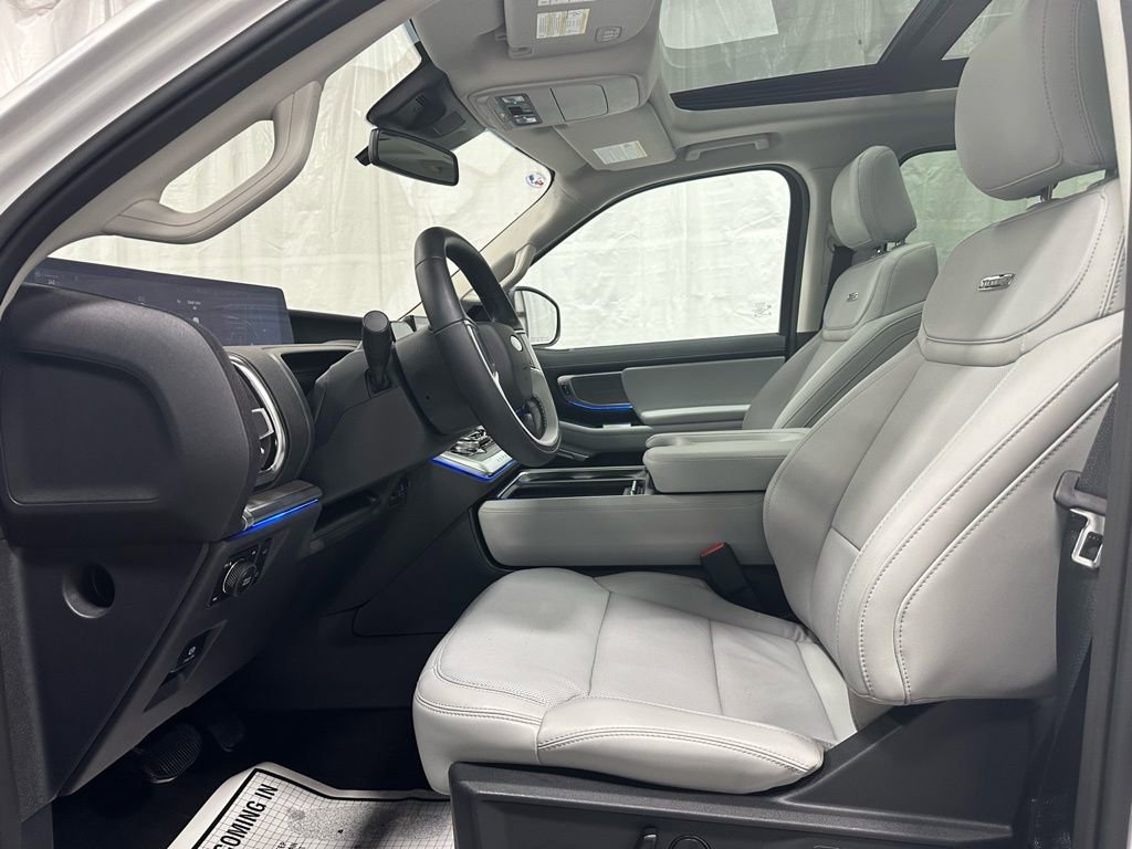 Used 2025 Ford Expedition Platinum image 14