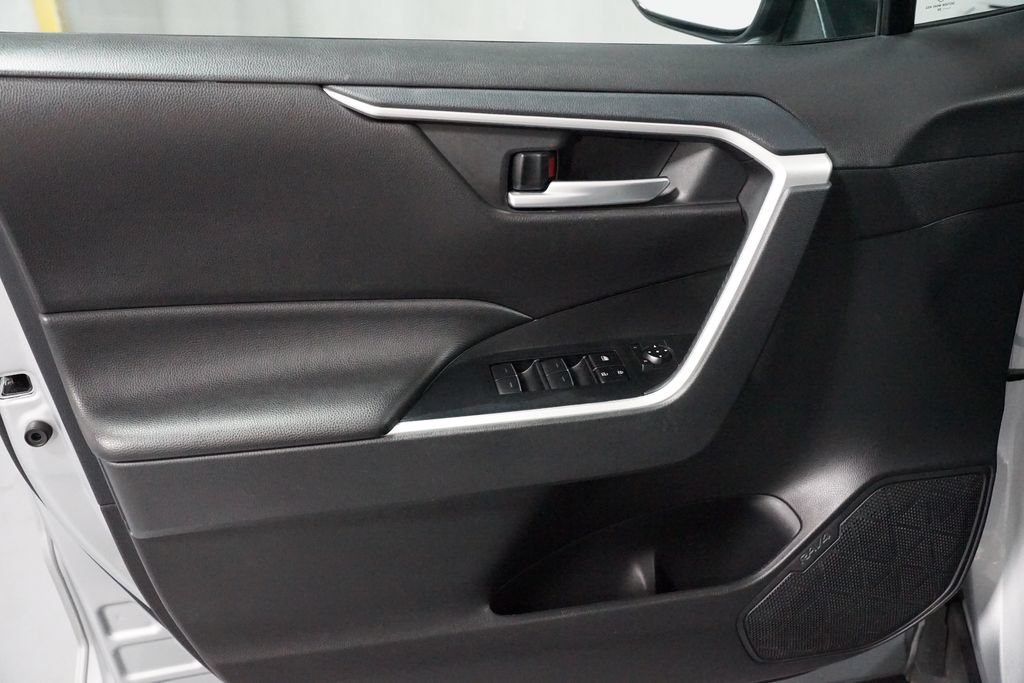 Certified 2025 Toyota RAV4 XLE FWD image 30