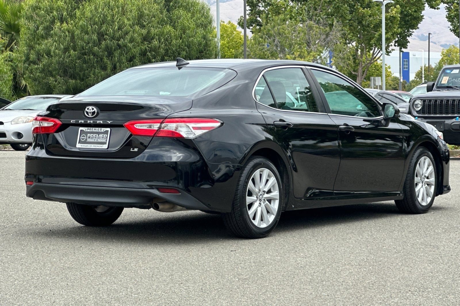 Used 2019 Toyota Camry LE FWD image 4