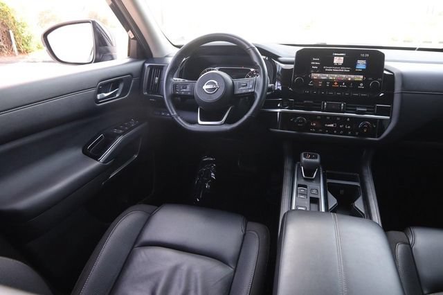 Certified 2025 Nissan Pathfinder SL FWD image 24