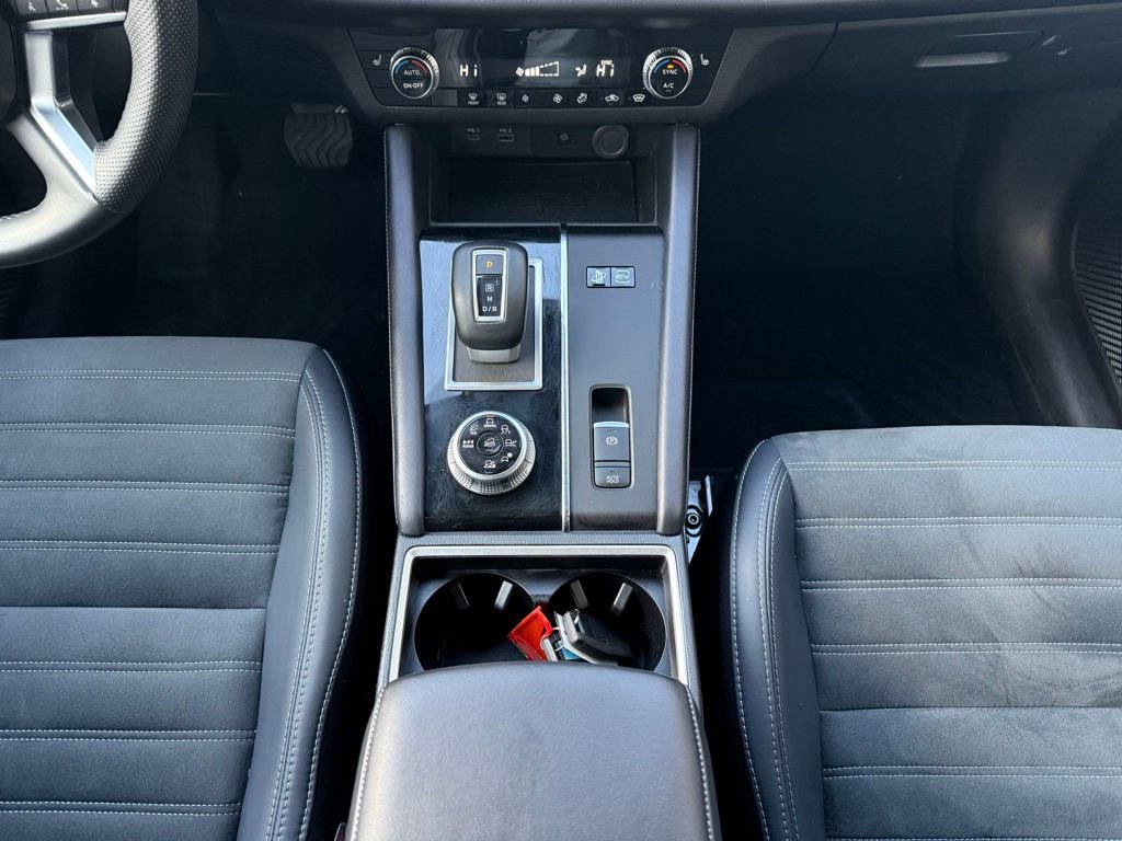 Used 2025 Mitsubishi Outlander SE AWD/4WD image 17