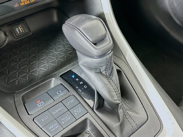 Used 2023 Toyota RAV4 XLE AWD/4WD image 16