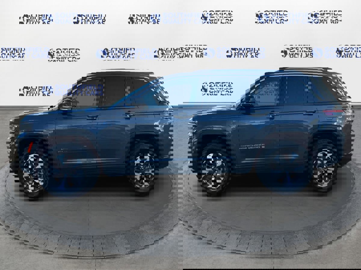 Used 2023 Jeep Grand Cherokee 4WD 4xe image 3