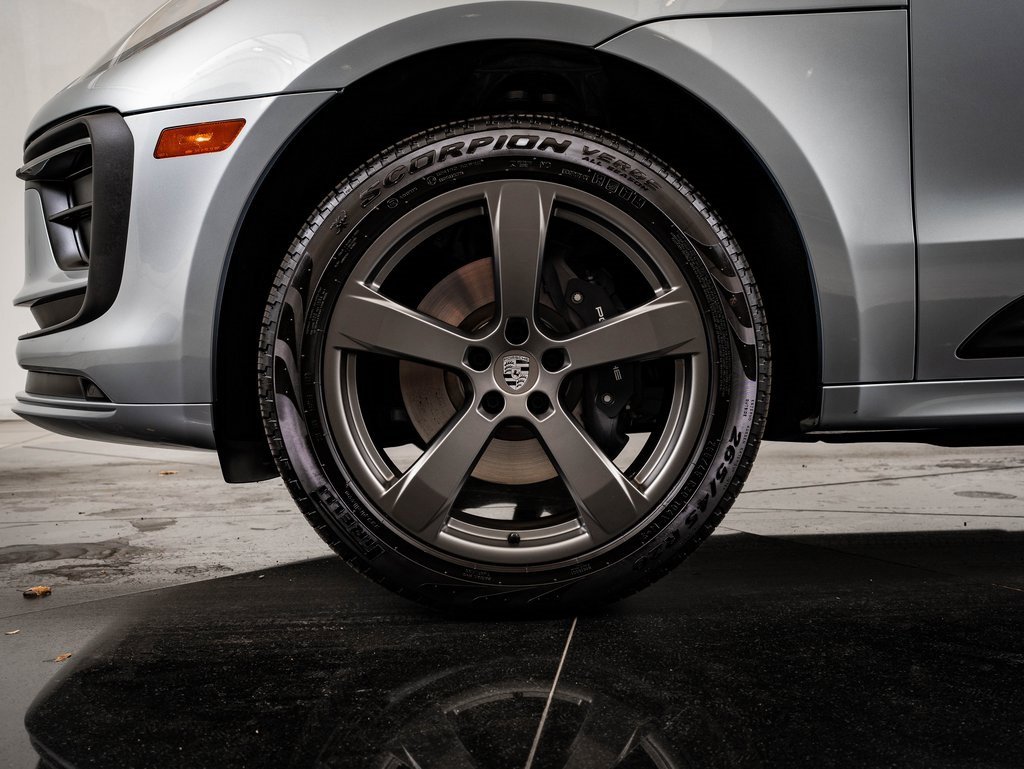 Used 2025 Porsche Macan image 12