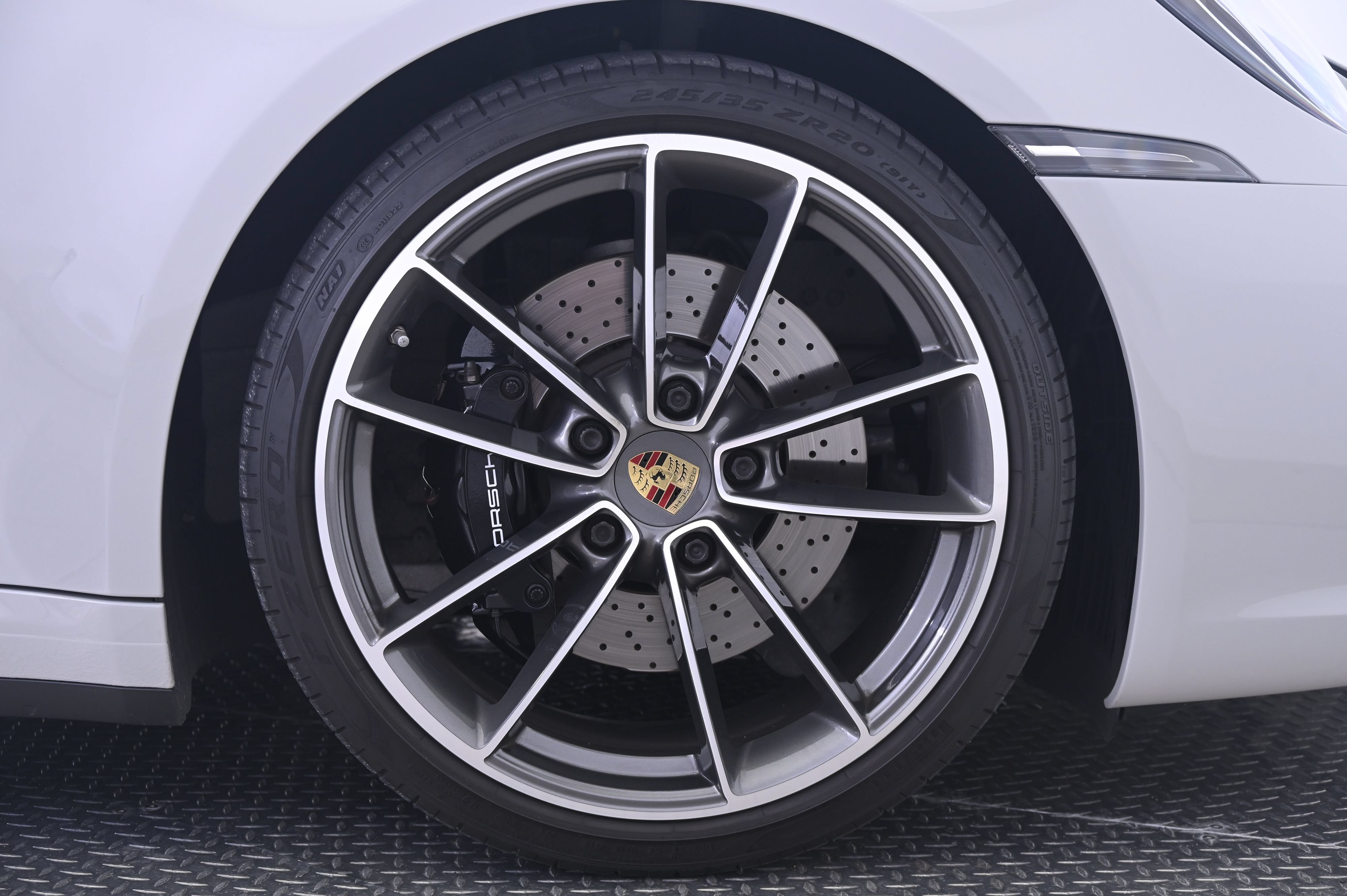 Used 2020 Porsche 911 Carrera 4S AWD/4WD image 17