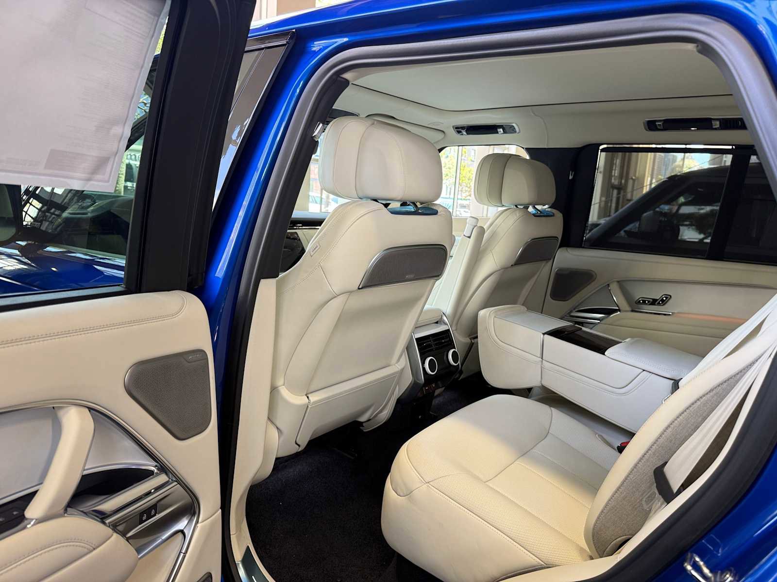 New 2025 Land Rover Range Rover SV image 14