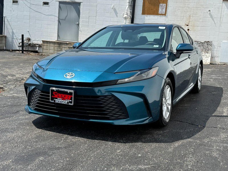 Certified 2025 Toyota Camry Hybrid image 6