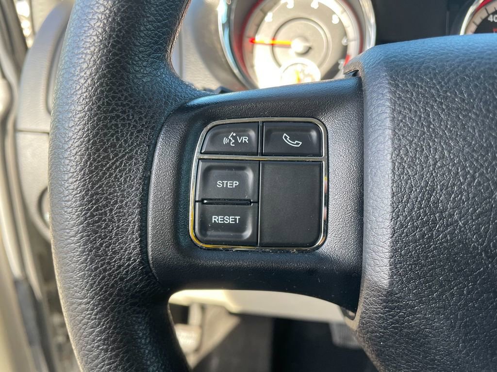 Used 2018 Dodge Grand Caravan SE w/ UConnect Hands-Free Group image 16